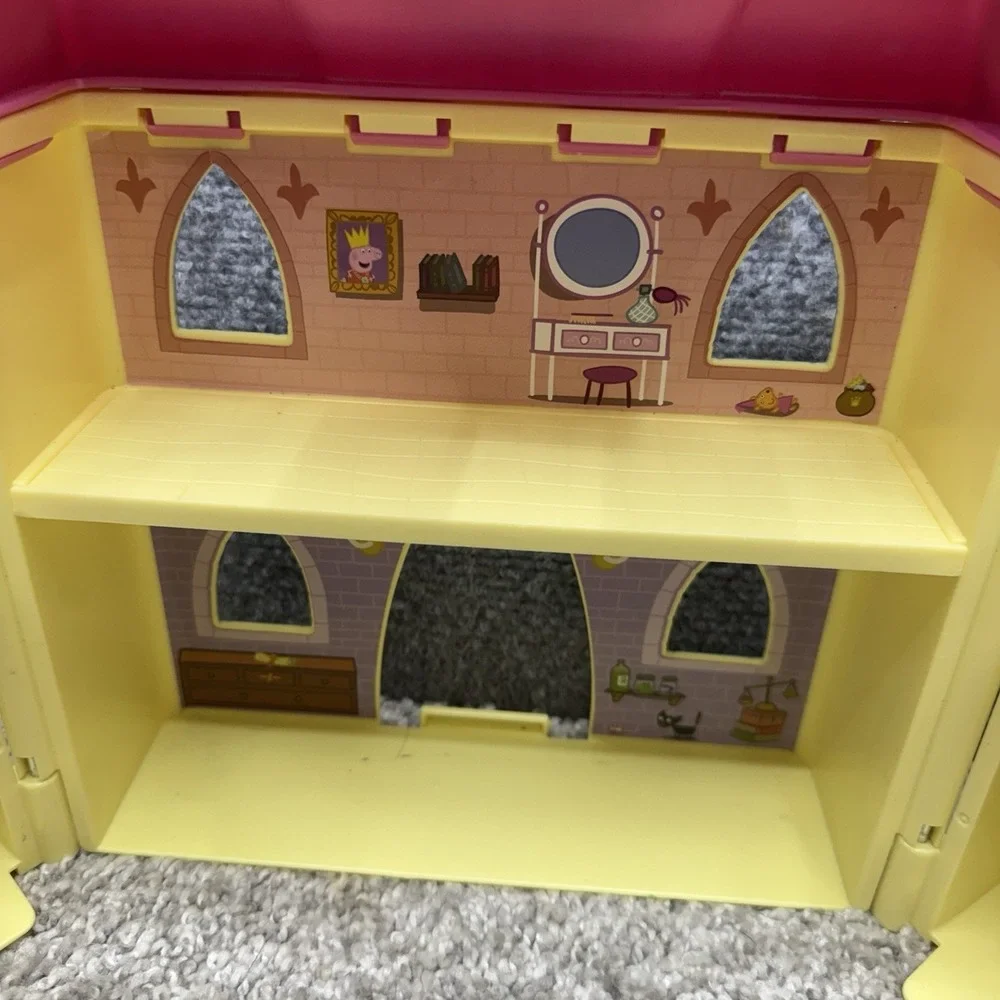 Peppa Pig Princess Castle doll house w/ family friends figures